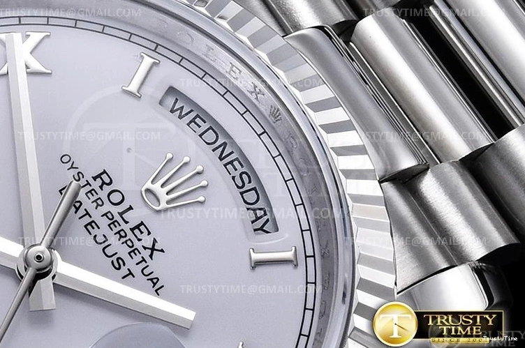 1019 RDD0224F – DayDate 36mm Vibrant 705